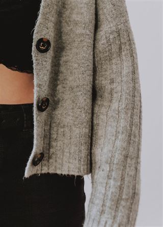 Opdag Fordele og Elegance i En 100% Cashmere Cardigan